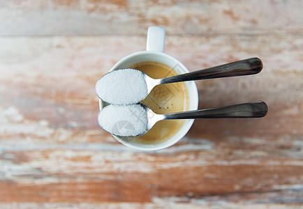 麦芽糖蔗糖垃圾食品,糖尿病健康的饮食白糖茶匙咖啡杯背景